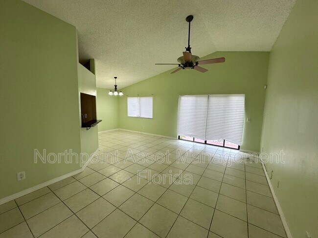 Foto del edificio - 2410 SW 87th Terrace