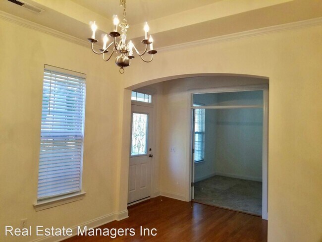 Building Photo - 3 br, 2.5 bath House - 10431 Alvarado Way