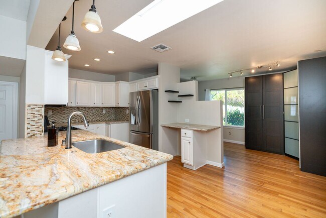 Foto del edificio - 3 Bedroom Home with Solar in Bay Park