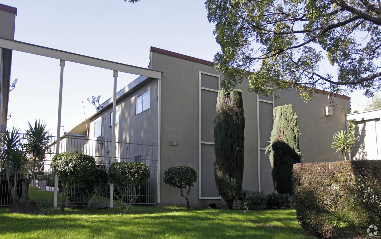 Foto principal - Pinebrook Apartments