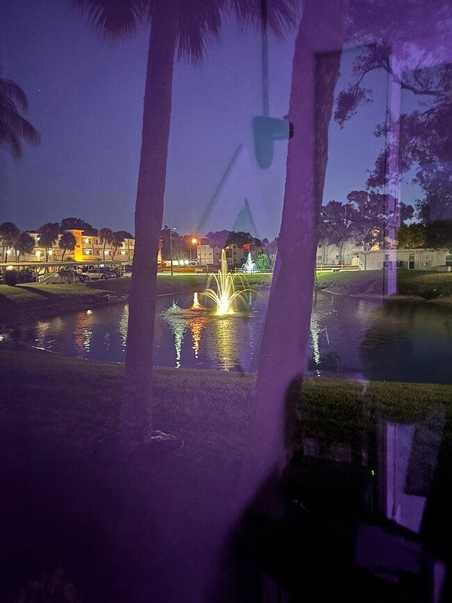 Vista trasera - 821 Patricia Ave