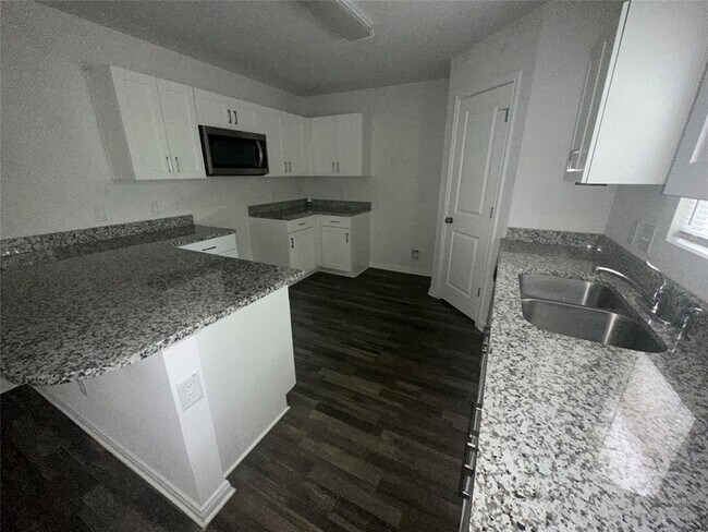 Building Photo - 15723 Del Norte Dr