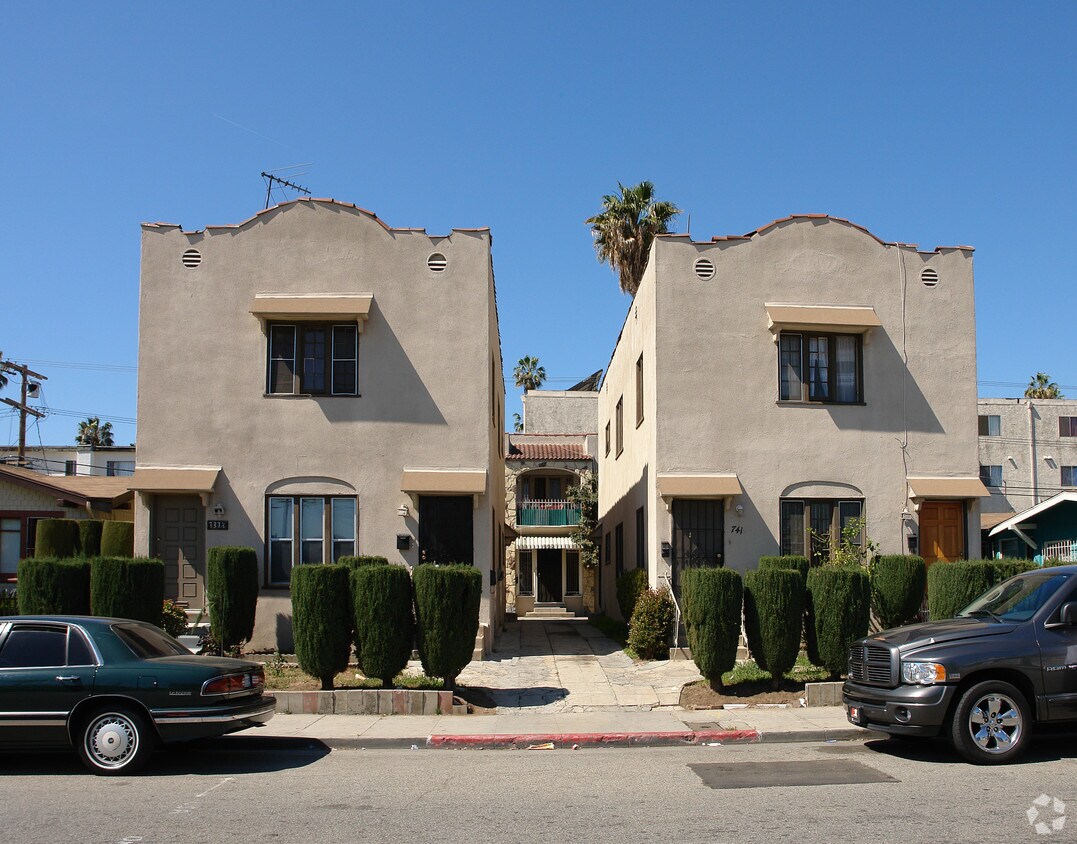 Building Photo - 737 N Alexandria Ave