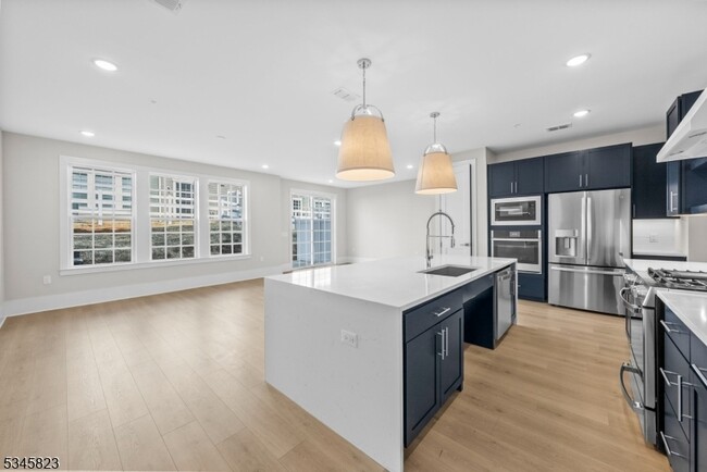 Building Photo - 106 Iris Ct