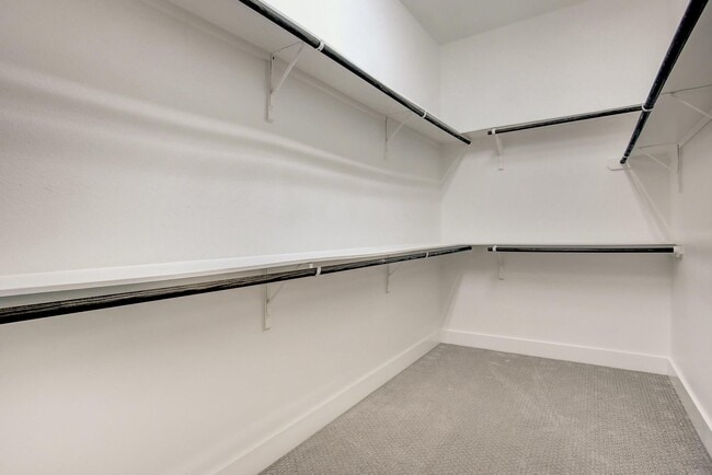 14 foot master closet - 2926 Alice St