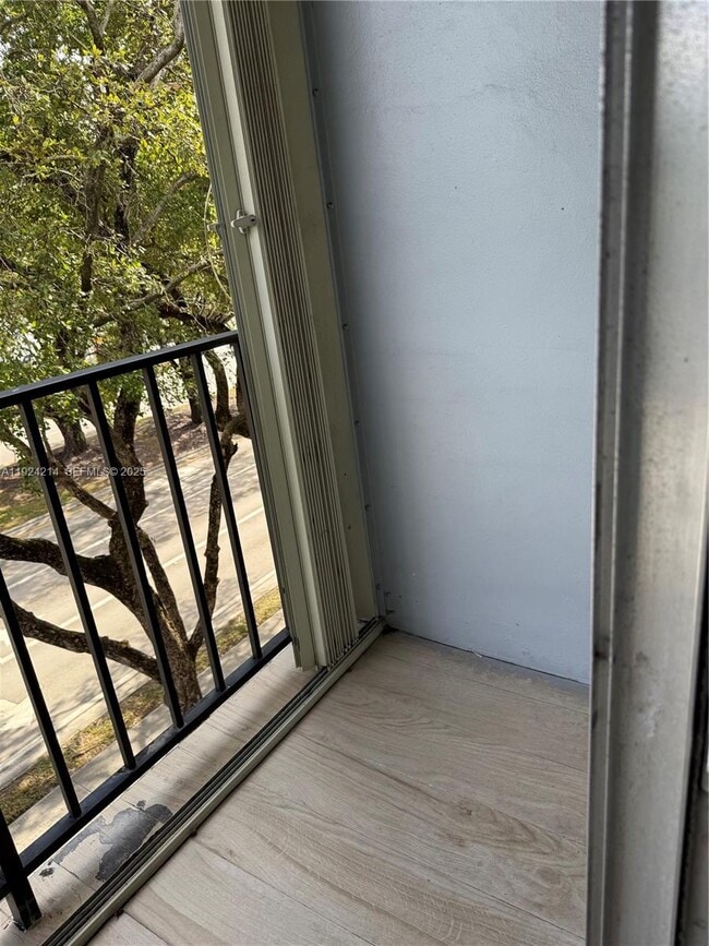 Building Photo - 100 Fontainebleau Blvd