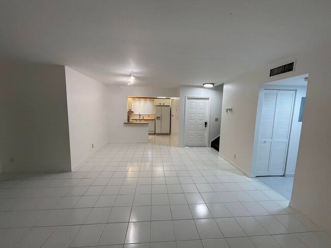 Building Photo - 2372 NW 39th Ave