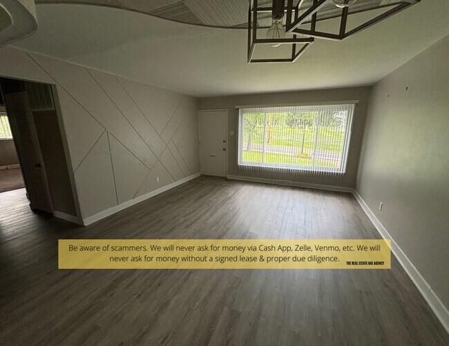 Building Photo - 1238 Saint Cyr Rd