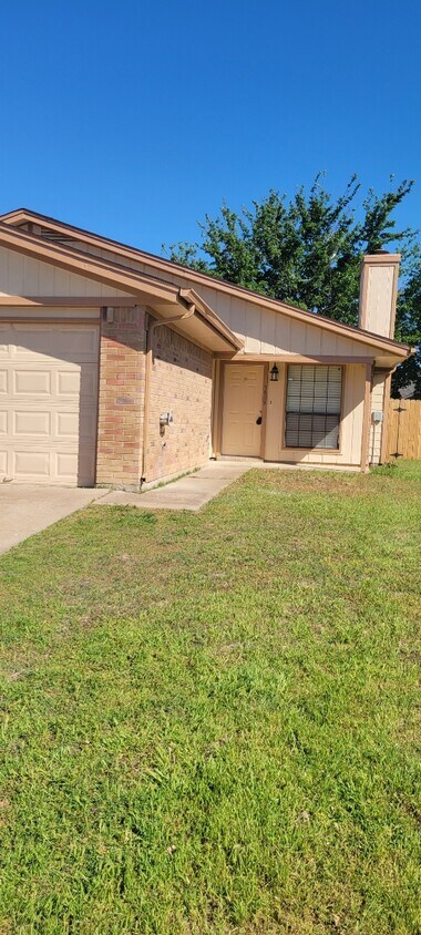 Primary Photo - 5808 Silver Sage Dr