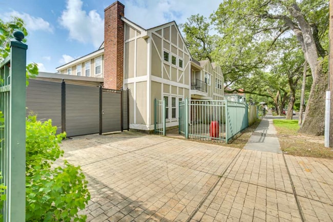 Photo - 2307 S Carrollton Ave Townhome