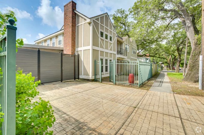 Building Photo - 2307 S Carrollton Ave