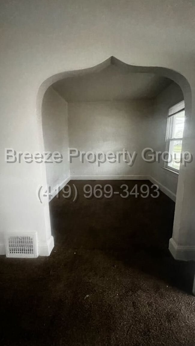 Building Photo - 422 Dexter St