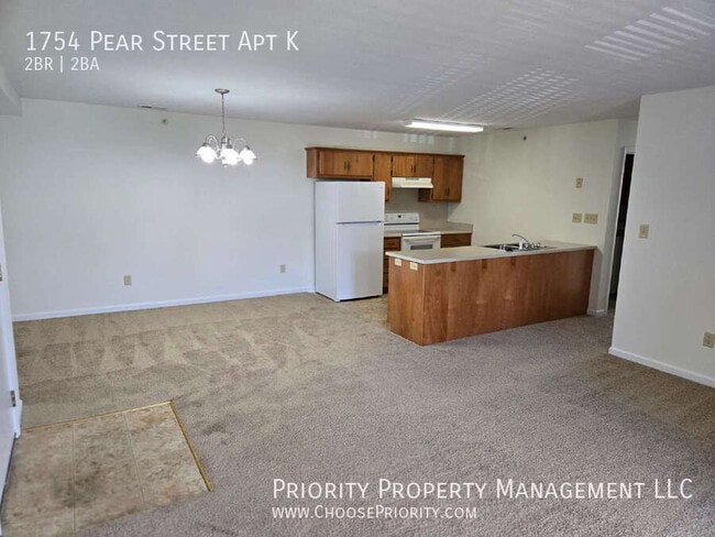 Building Photo - 1754 Pear St