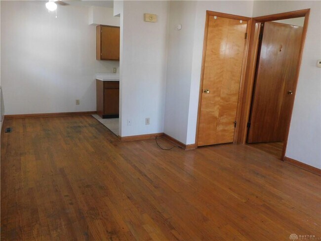 Foto del edificio - 1226 Kemper Ave