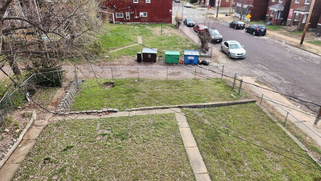 Foto del edificio - "Charming 1-Bed Oasis in Vibrant St. Louis - Your Urban Retreat Awaits!"