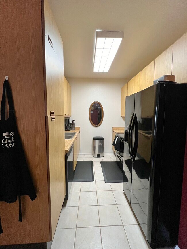 Foto del edificio - 8310 Regents Rd