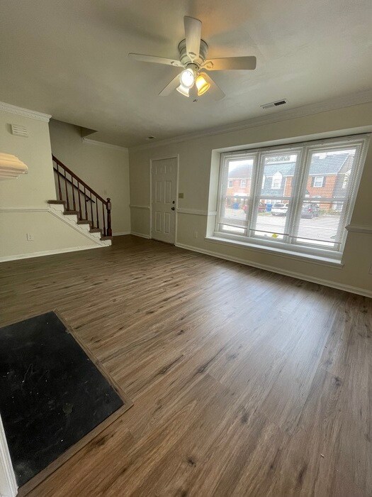 Foto del edificio - Charming 3-Bedroom, 1.5-Bathroom Townhome ...