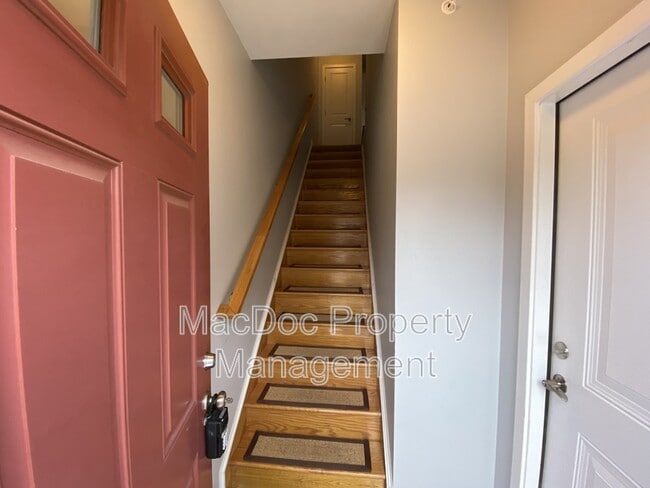 Foto del edificio - 905 Barton St
