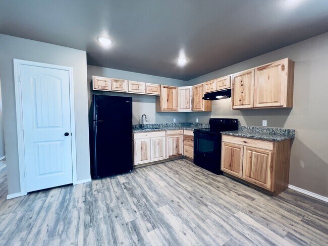 Foto del edificio - MOVE-IN SPECIAL: Cozy 3/2/1 in Northeast L...