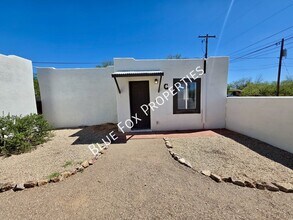 Building Photo - 3401 E Bermuda St