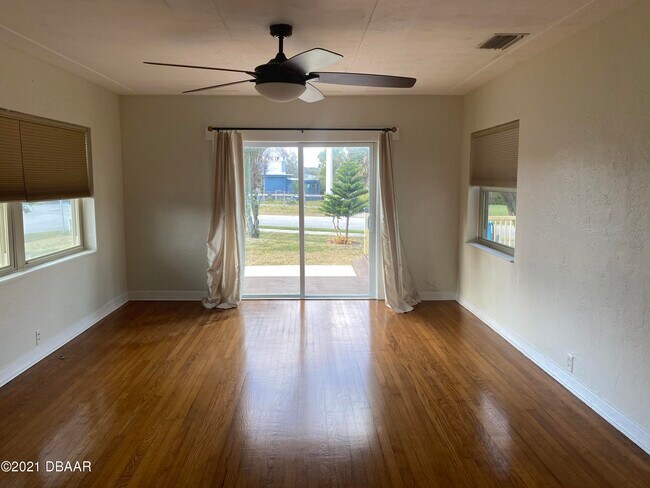 Foto del edificio - 2301 Crescent Ridge Rd