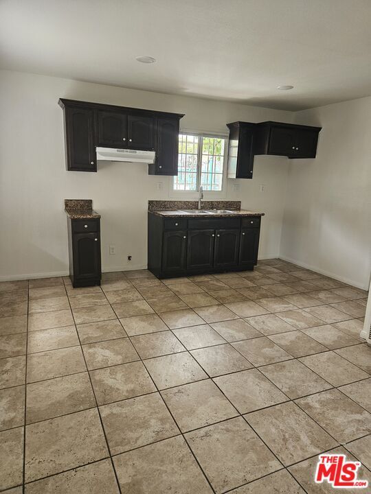 Building Photo - 4044 Woodlawn Ave