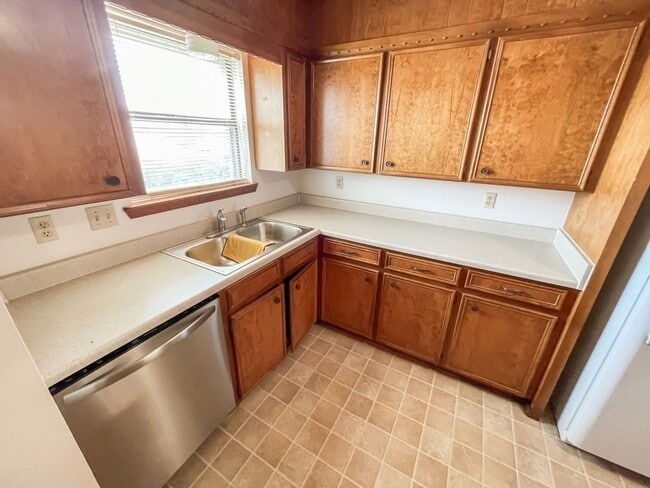 Building Photo - Spacious 2 Bedroom Apartment Available in Hobbs