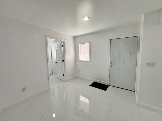 Foto del edificio - 124 Coronado Rd