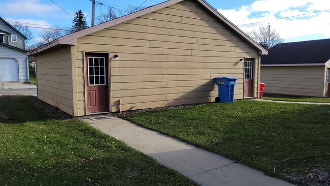 Building Photo - 211 2nd Ave