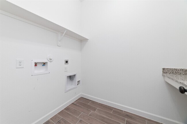 Building Photo - 11127 Bluewater Lagoon Cir