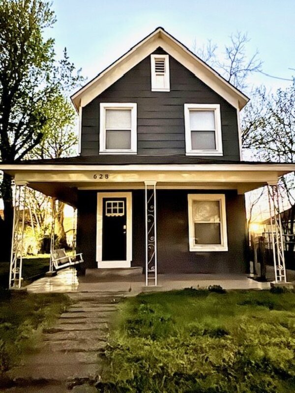 Building Photo - 628 S Quaker Ave