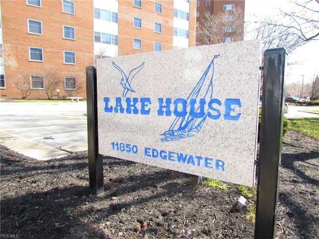 Building Photo - 11850 Edgewater Dr