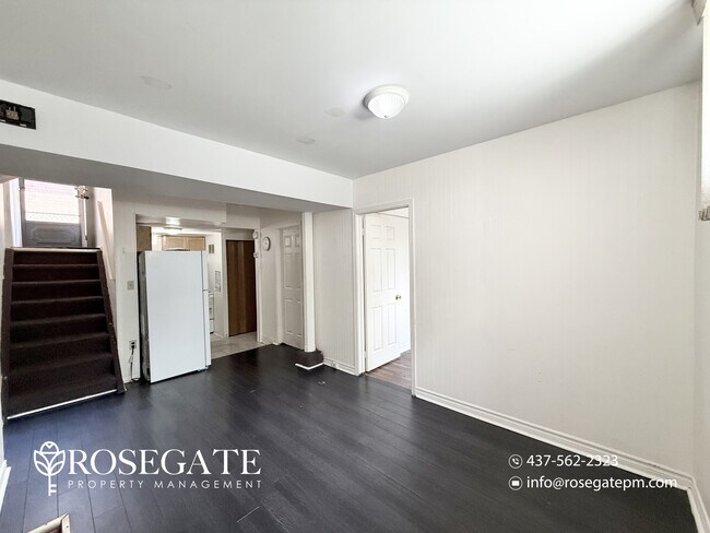 Photo du bâtiment - All-Inclusive 2-Bedroom Corner Basement Apartment – Pet Friendly – Scarborough