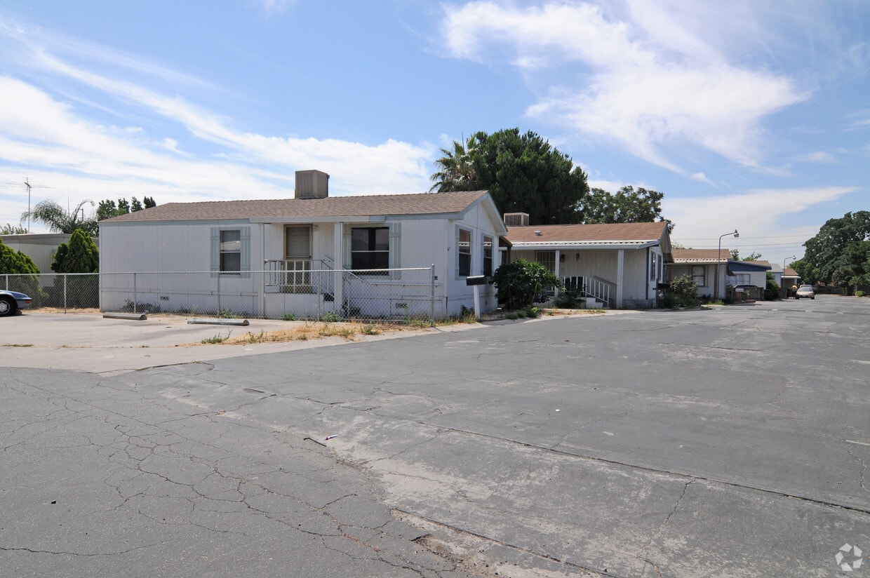 Pepper Tree Mobile Home Park Apartments in San Bernardino, CA