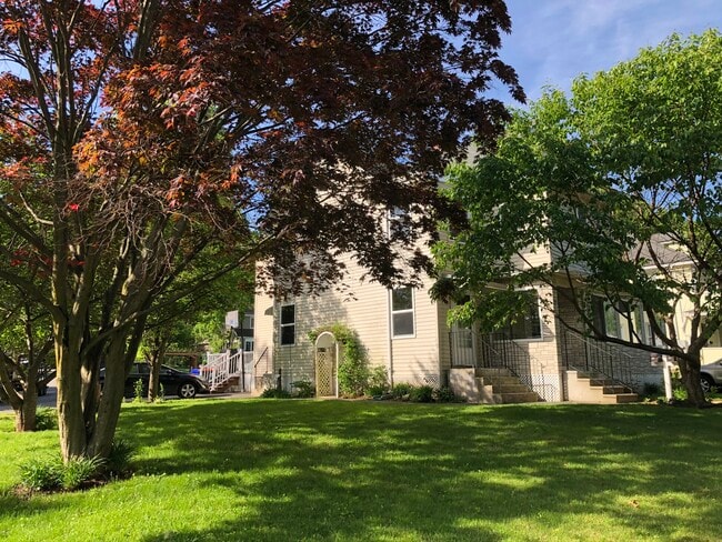 Building Photo - 20 Highwood Ave