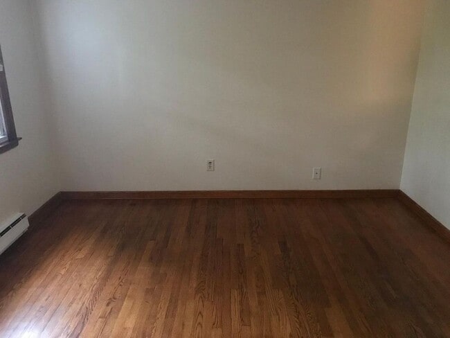 Building Photo - Immediately available 1 Bedroom for 725