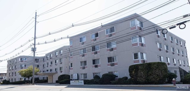 Primary Photo - 333 Grand Ave