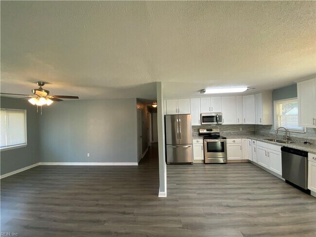 Foto del edificio - Four Bedroom Home in Virginia Beach