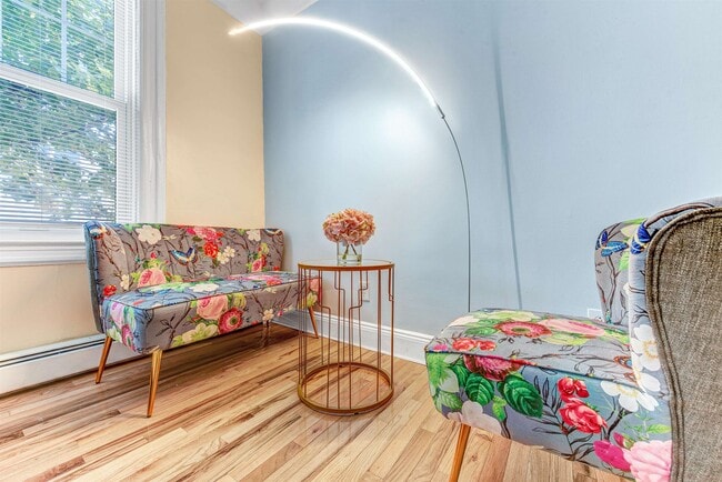 Foto del edificio - 7108 Hudson Ave