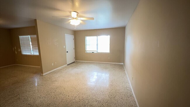 Foto del edificio - 3330 NW 27th Ave