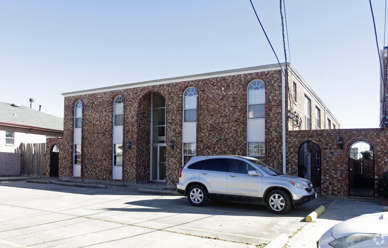 Building Photo - 6633 Fleur De Lis Dr