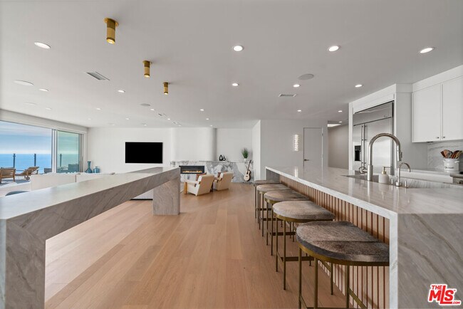Foto del edificio - 18254 Coastline Dr
