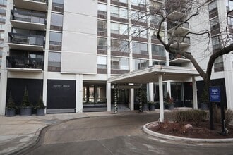 Building Photo - 1460 N Sandburg Terrace