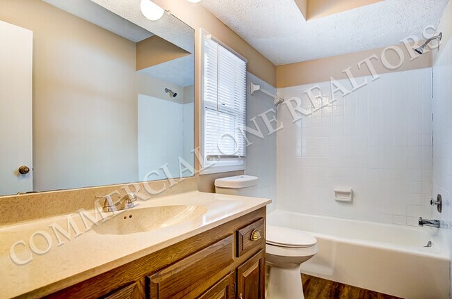 Building Photo - 4 Bedroom Home in Worthington
