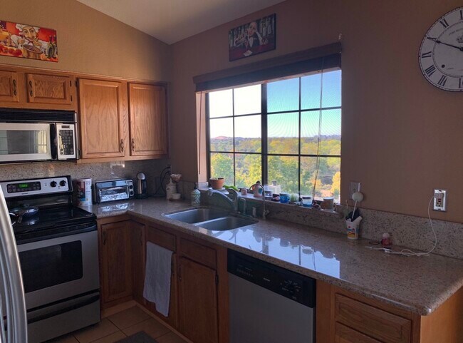 Kitchen - 792 Golden Creek Ter