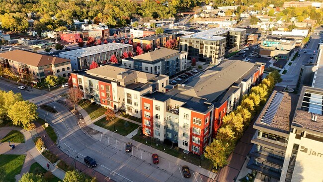 Foto del edificio - Riverfront Terrace