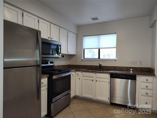 Building Photo - 3009 Heathstead Place