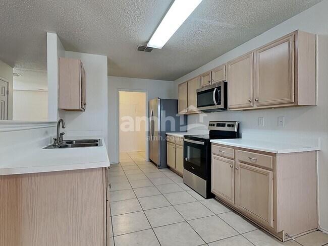 Foto del edificio - 1528 Englewood Dr