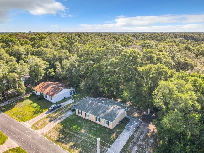 Building Photo - Beautifully Upgraded 2 Bedrooms 1 Bath Dup...