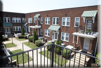 The Courtyard - Courtyard Apartments